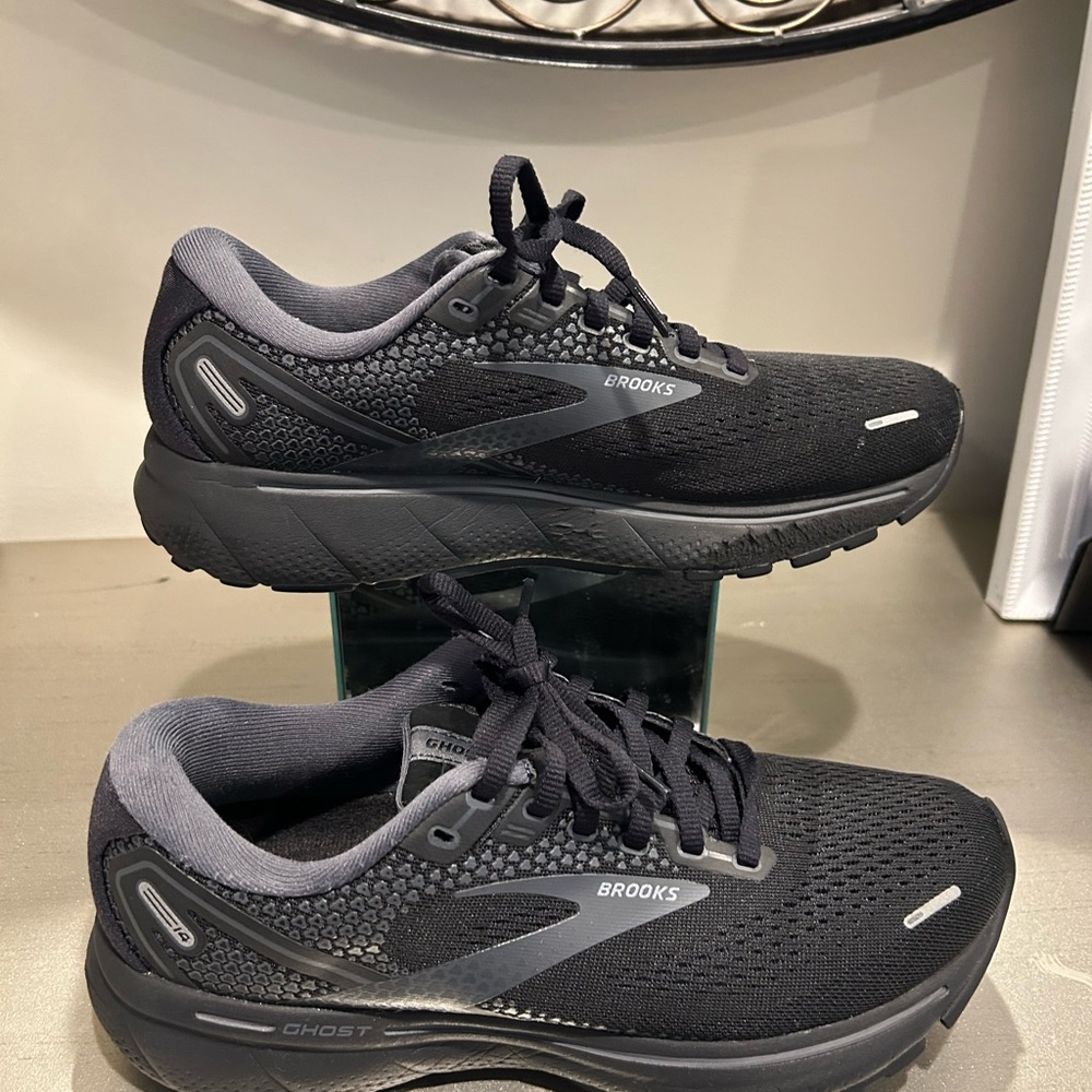 Brooks Ghost Running Shoes in Black and Gray unisex